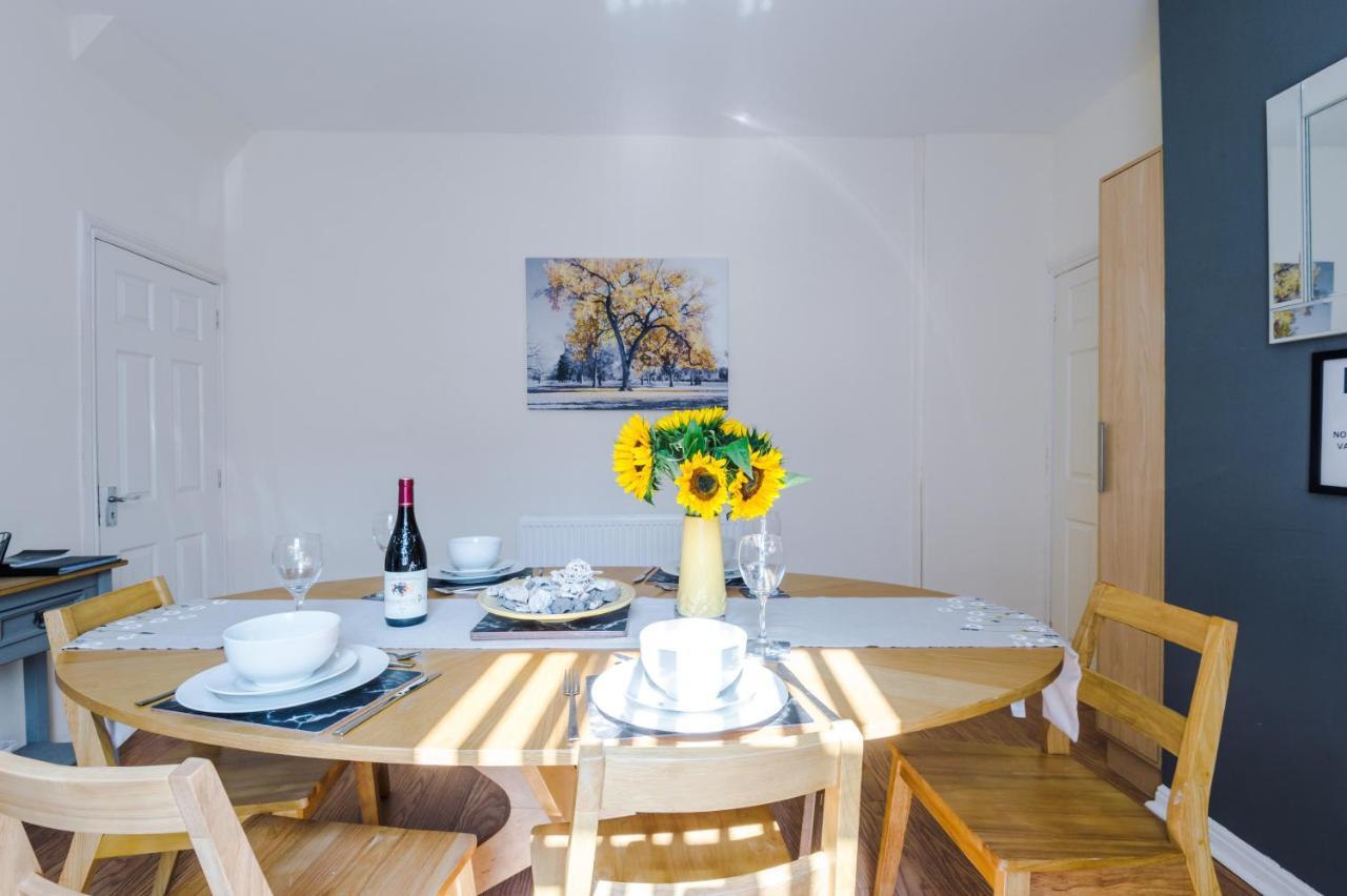 Spacious 3-Bed House In Chester By 53 Degrees Property, Ideal For Families & Professionals, Free Parking - Sleeps 7 Eksteriør billede